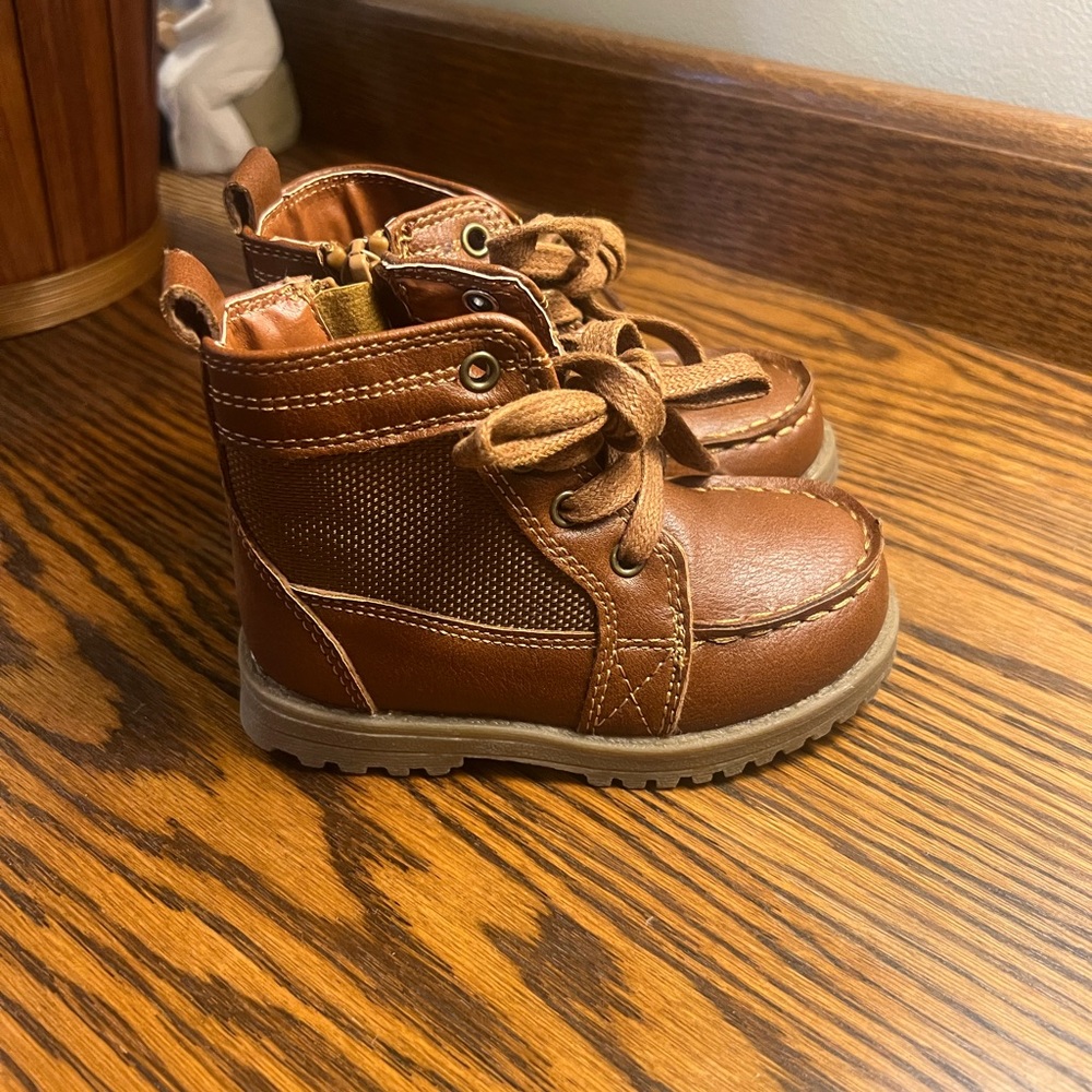 The‎ Children’s Place 5c brown boots